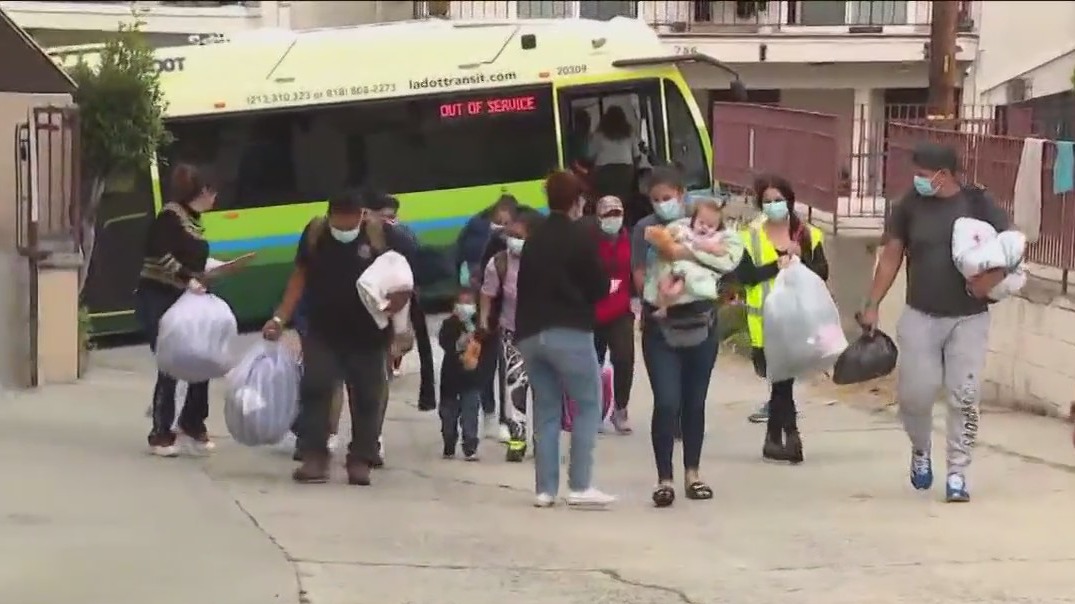 Bus of migrants leaving Texas arrive in L.A.